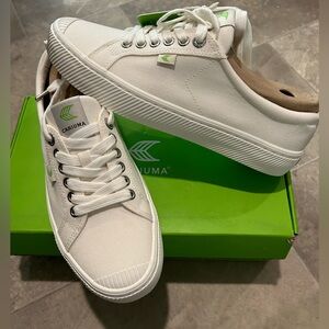 NIB Cariuma Off-white Canvas Sneaker W 8.5
